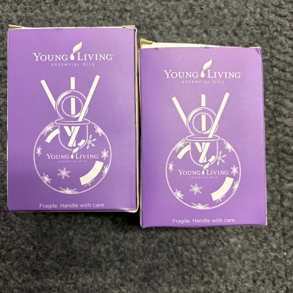 Young Living Essential Oils Glass Diffuser Ornaments Set of 2 Snowflake Etched